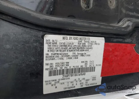 2011 Ford Crown Victoria Police Interceptor z USA, uszkodzony, nr VIN 2FABP7BV1BX169640